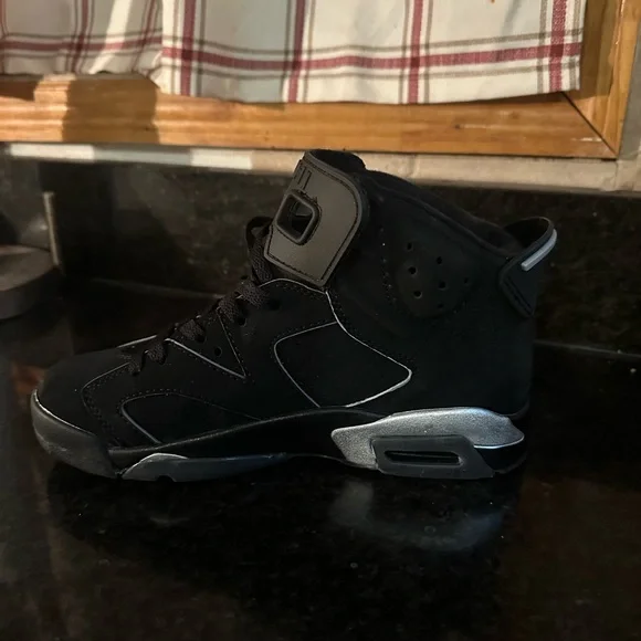 Jordan Men's Black & Gray Chrome 6’s Sneakers
